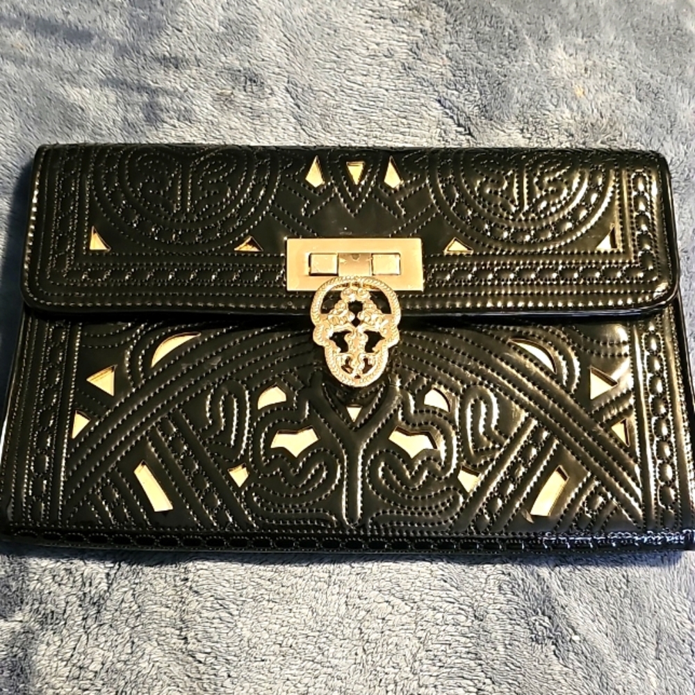 Wanelo Designer Skull Closure Black Patent Leather Clutch w/Goldtone Chain